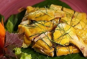 Gà ủ muối 1/2 con　（鶏塩醸す）