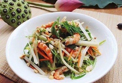 Nộm ngó sen,tôm thịt　（ハスの根とエビサラダ