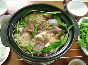 lẩu vịt om sấu　（アヒル鍋）