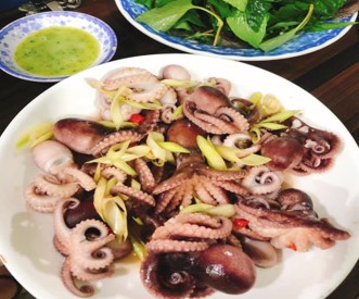 Bạch tuộc hấp sả　（タコのレモングラス蒸し）