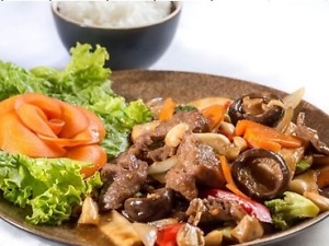 Bò xào hành nấm　（牛肉ときのことネギ炒め）