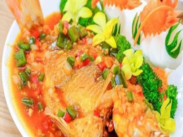 Cá diêu hồng sốt ngũ liễu　（赤いテイラピア五本の柳ソース煮）