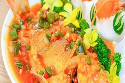 Cá diêu hồng sốt ngũ liễu　（赤いテイラピア五本の柳ソース煮）