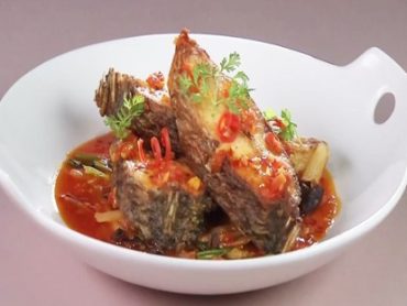 Cá rô phí sốt cà chua　（テイラピアのトマトソース煮）