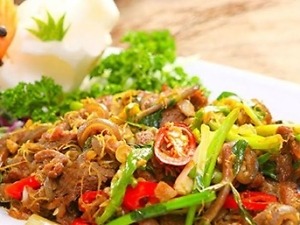 Dê xào lăn 山羊の肉炒め