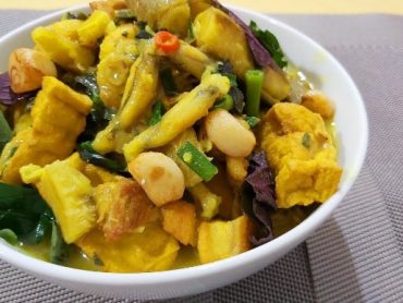 ếch om chuối đậu　（青バナナとカエル蒸す）