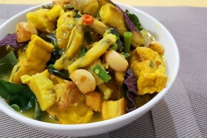 ếch om chuối đậu　（青バナナとカエル蒸す）