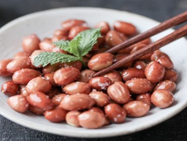 lạc rang　（ビーナッツ煎じる）