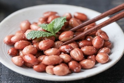 lạc rang　（ビーナッツ煎じる）