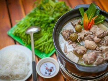 Lẩu măng vịt竹の子とアヒル鍋