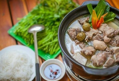 Lẩu măng vịt竹の子とアヒル鍋