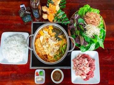 Lẩu riêu cua bắp bòカニみそと牛スネ鍋