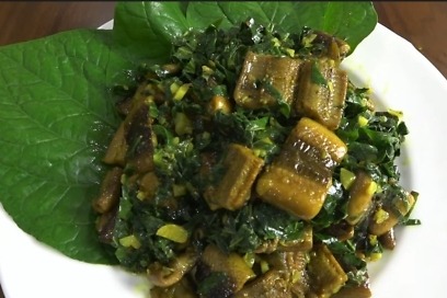 lươn xào lá lốt　（ヒハツとウナキ炒め）