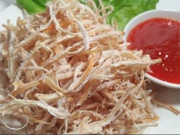 mực khô nướng　（干イカ焼き）