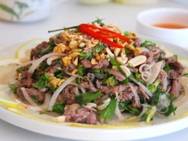 Nộm bò gỏi tái　牛スネサラダ和
