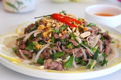 Nộm bò gỏi tái　牛スネサラダ和