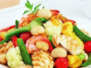 Rau thập cẩm xào hải sản　（海鮮と野菜炒め）