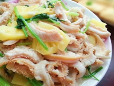 Sách bò xào dứa　（パイナップルと牛ハチノス炒め）