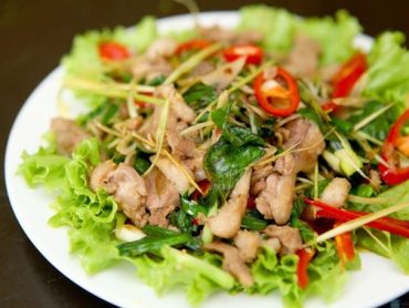 vịt xào sả ớt　（ダックのレモングラスと唐辛子炒め）